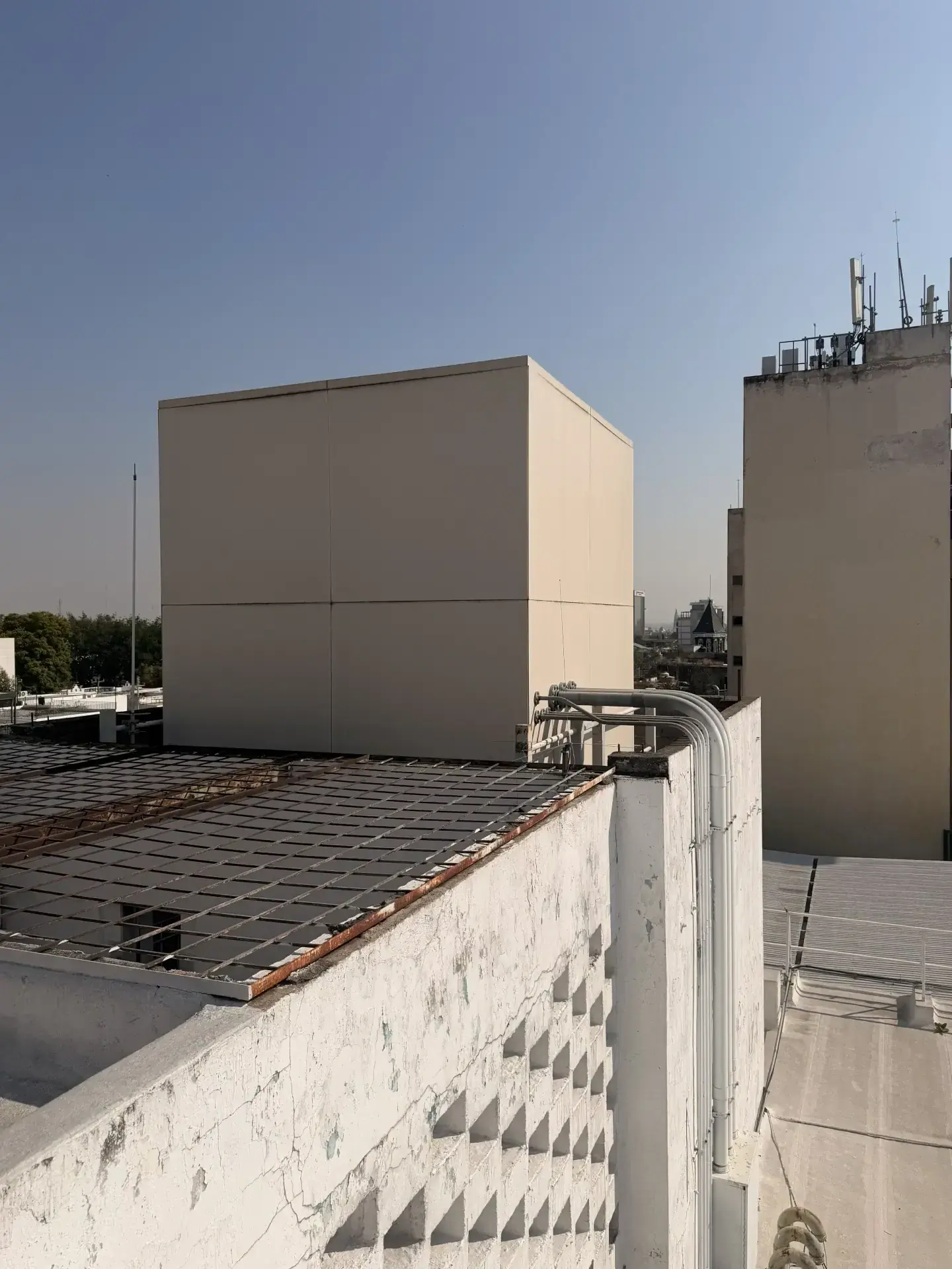 Servicio de demolicion comercial con personal y maquinaria especializada, enfocado en seguridad, retiro de escombro y avance de obra en Guadalajara, Jalisco.