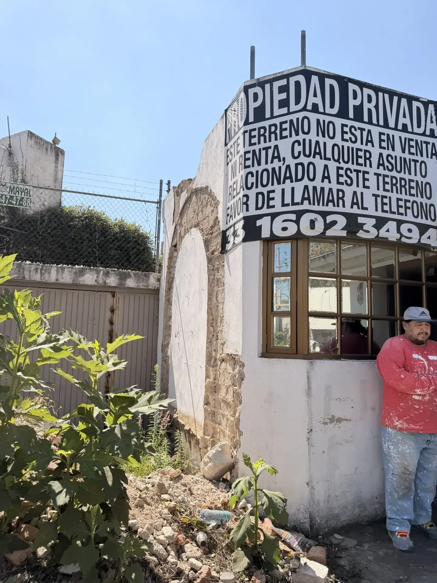Servicio de demolicion comercial con personal y maquinaria especializada, enfocado en seguridad, retiro de escombro y avance de obra en Guadalajara, Jalisco.