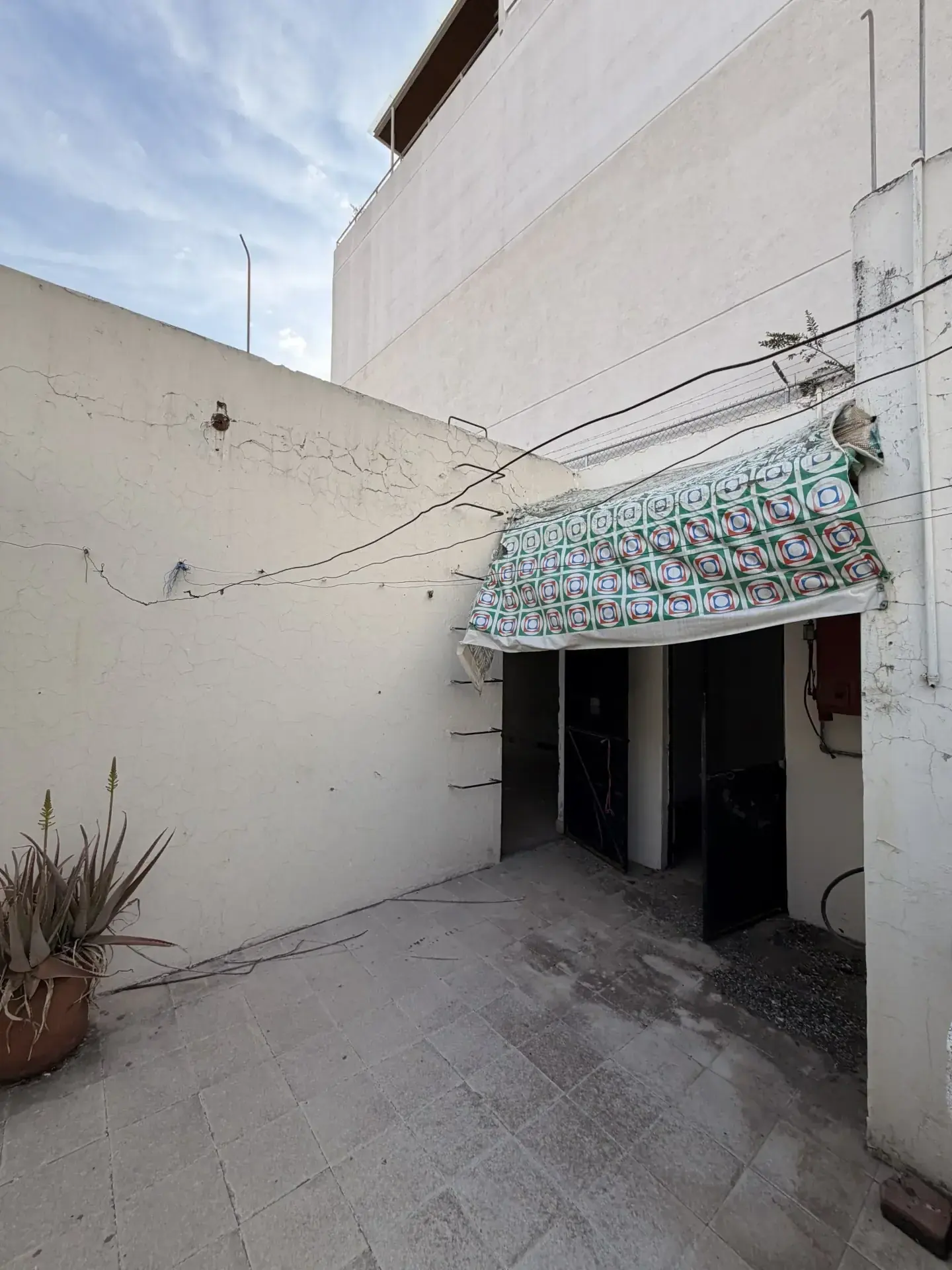 Servicio de movimiento de tierra con personal y maquinaria especializada, enfocado en seguridad, retiro de escombro y avance de obra en Guadalajara, Jalisco.