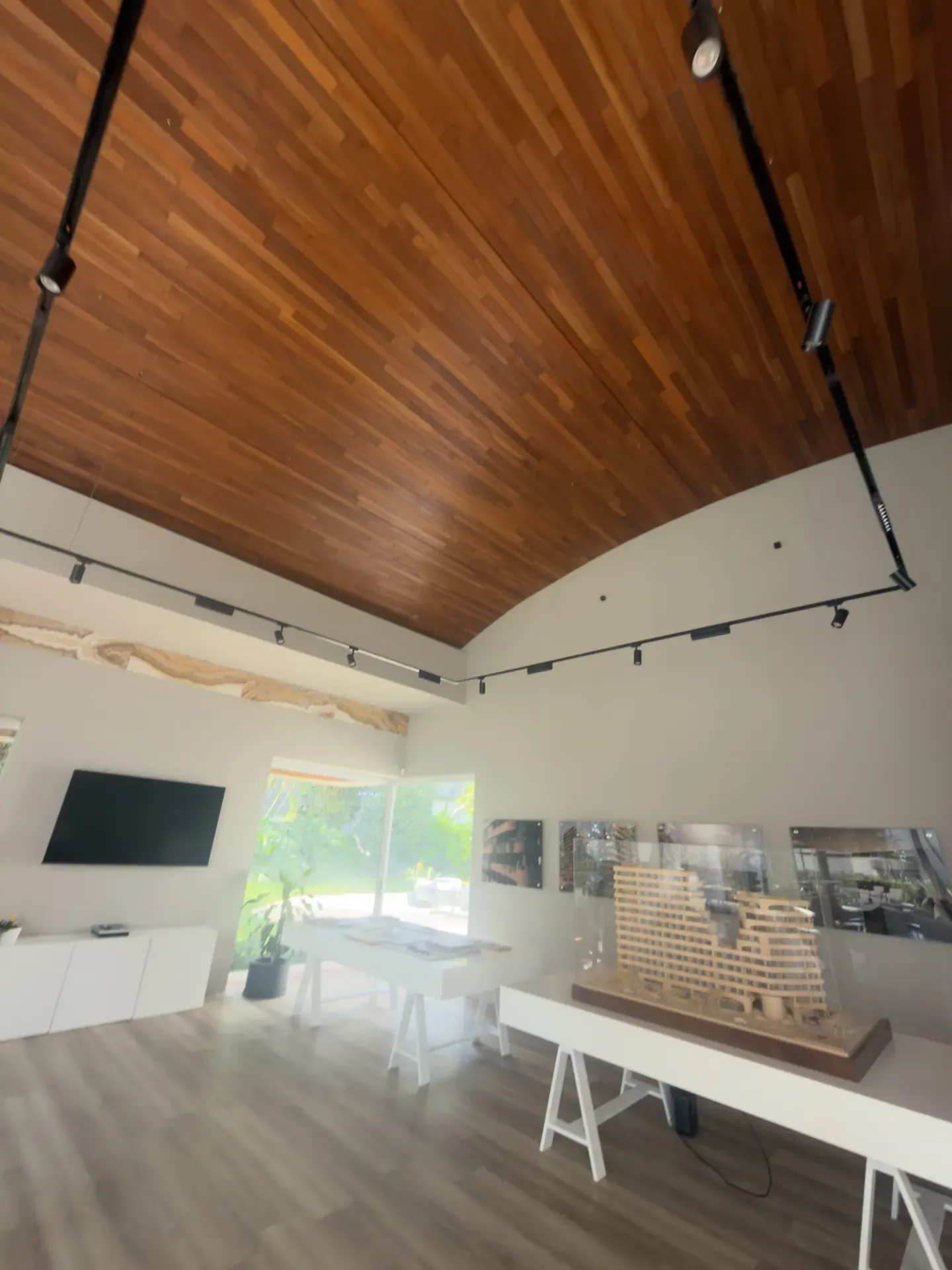Servicio de trabajo en concreto con personal y maquinaria especializada, enfocado en seguridad, retiro de escombro y avance de obra en Guadalajara, Jalisco.
